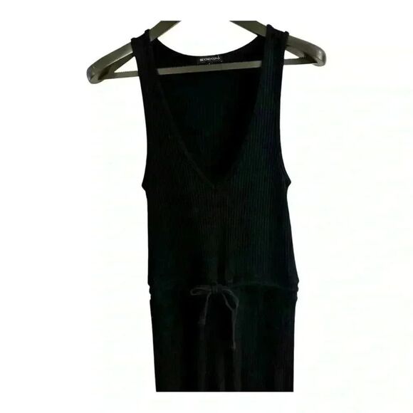Beyond Yoga the jet setter jumpsuit, size small. Female-founded company. - Picture 3 of 7
